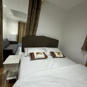 4th-studio-flat-a-family-luxury-home-144-oakridge-road.brighton-hotels-england.com/