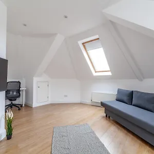 great-1-bedroom-in-hounslow-with-free-parking.brighton-hotels-england.com/